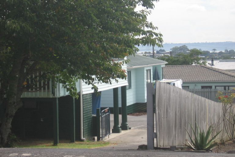 Photo of property in 1/52 Lynwood Road, New Lynn, Auckland, 0600