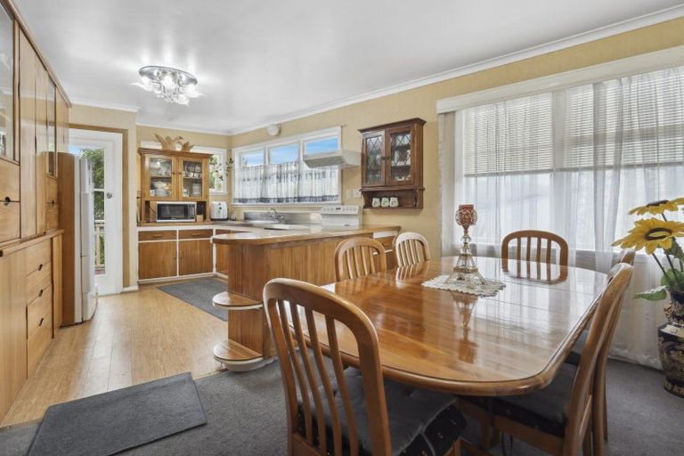 Photo of property in 12 Lane Crescent, Tawa, Wellington, 5028