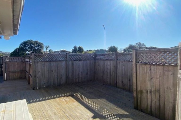 Photo of property in 2/2 Casuarina Road, Half Moon Bay, Auckland, 2012