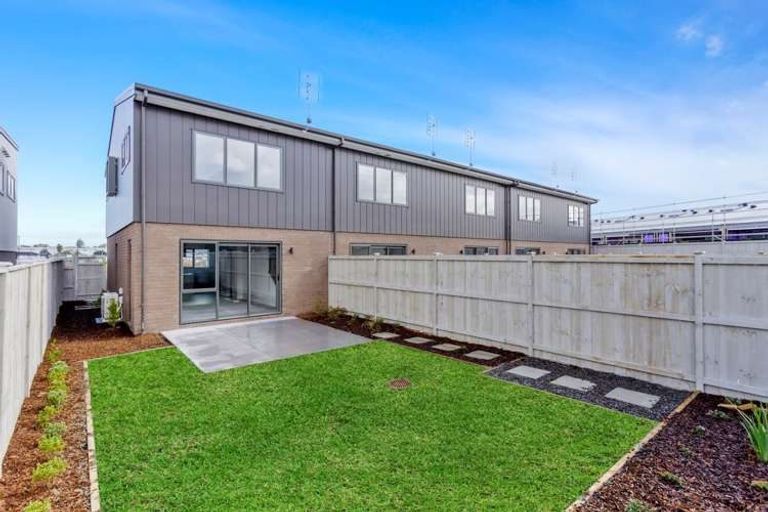 Photo of property in 22 Kawe Marie Lane, Takanini, 2112