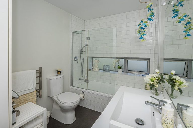 Photo of property in 1 Manaaki Circle, Paparoa, 0571