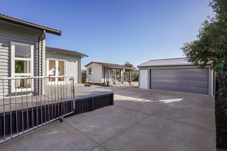 Photo of property in 21 Wainoni Road, Wainoni, Christchurch, 8061