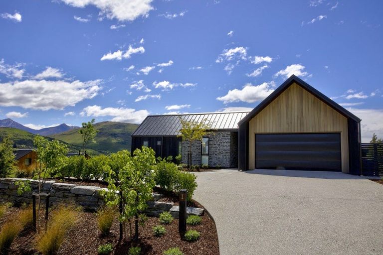 Photo of property in 1 Chimney Lane, Jacks Point, Queenstown, 9371