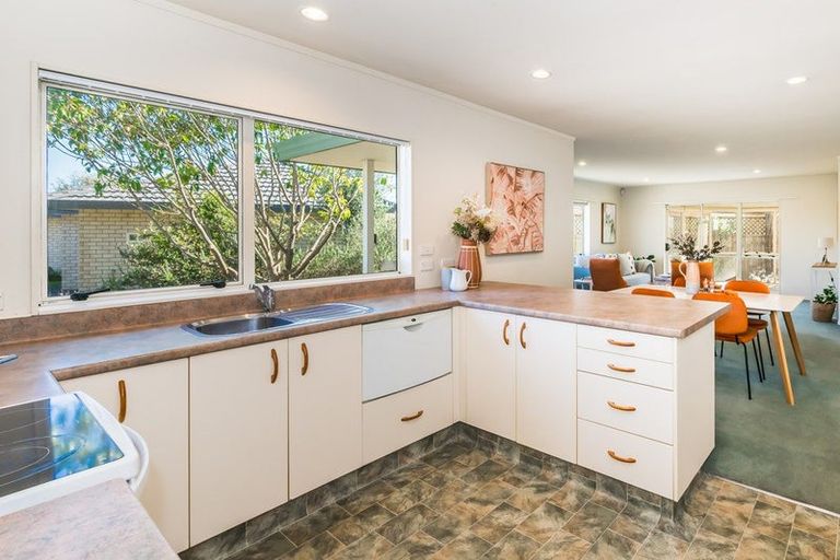 Photo of property in 7 Villa Grove, Paraparaumu, 5032