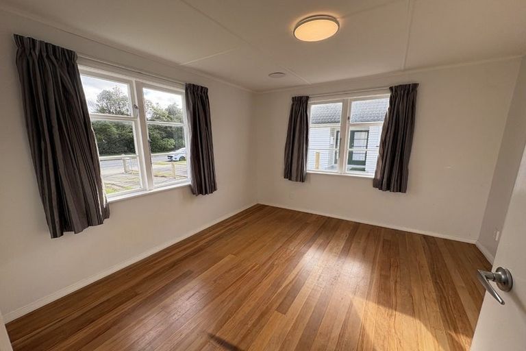 Photo of property in 211 Cambridge Terrace, Naenae, Lower Hutt, 5011