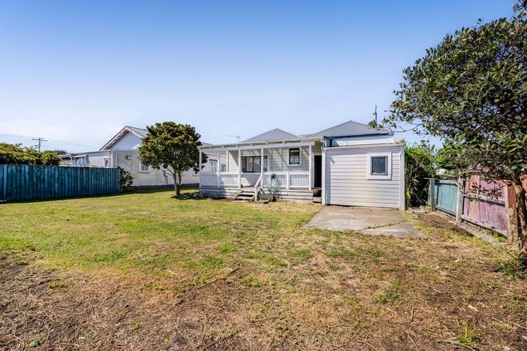 Photo of property in 25 Milmoe Street, Hawera, 4610