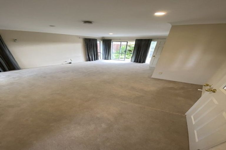 Photo of property in 10 Mullagh Place, East Tamaki Heights, Auckland, 2016
