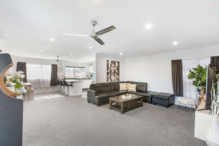 Photo of property in 4 Katrina Place, Massey, Auckland, 0614