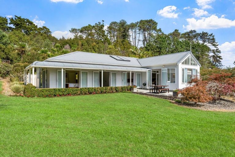 Photo of property in 215 Kaipara Flats Road, Warkworth, 0981