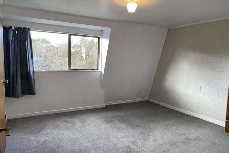 Photo of property in 95 Churton Drive, Churton Park, Wellington, 6037