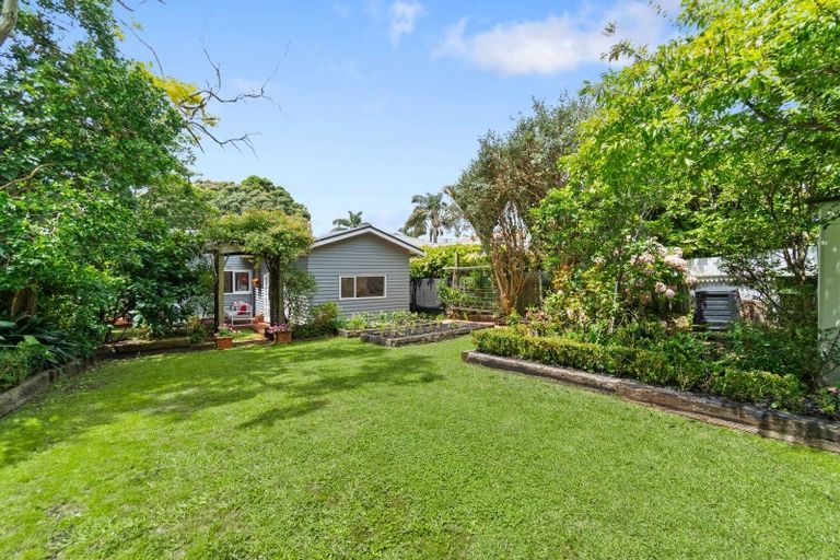 Photo of property in 15 Duders Avenue, Devonport, Auckland, 0624