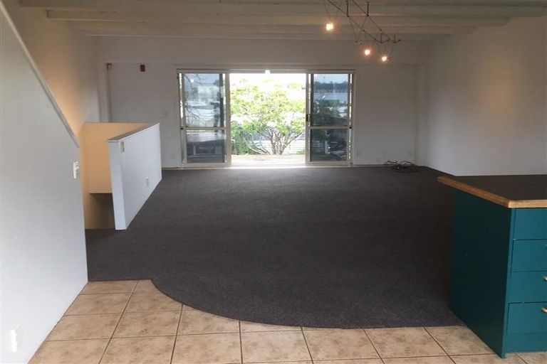 Photo of property in 10 Captain Scott Road, Glen Eden, Auckland, 0602
