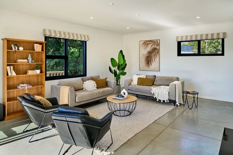 Photo of property in 4 Caughley Grove, Karori, Wellington, 6012