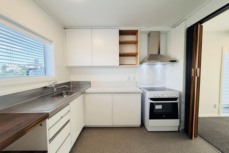 Photo of property in 10 Waiwera Crescent, Maupuia, Wellington, 6022