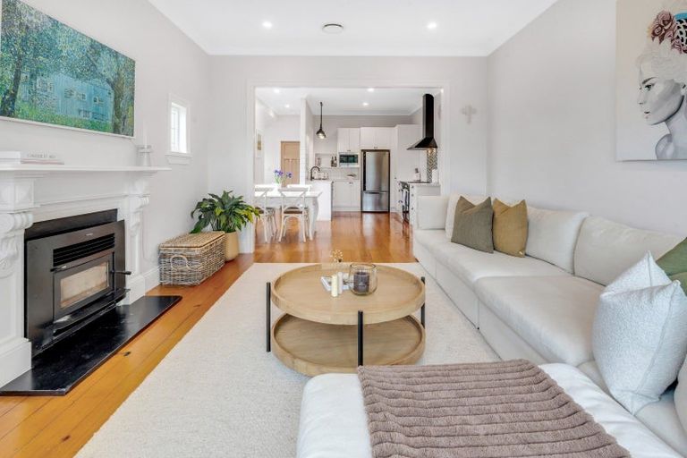 Photo of property in 17 Griggs Road, Whitford, Howick, 2571