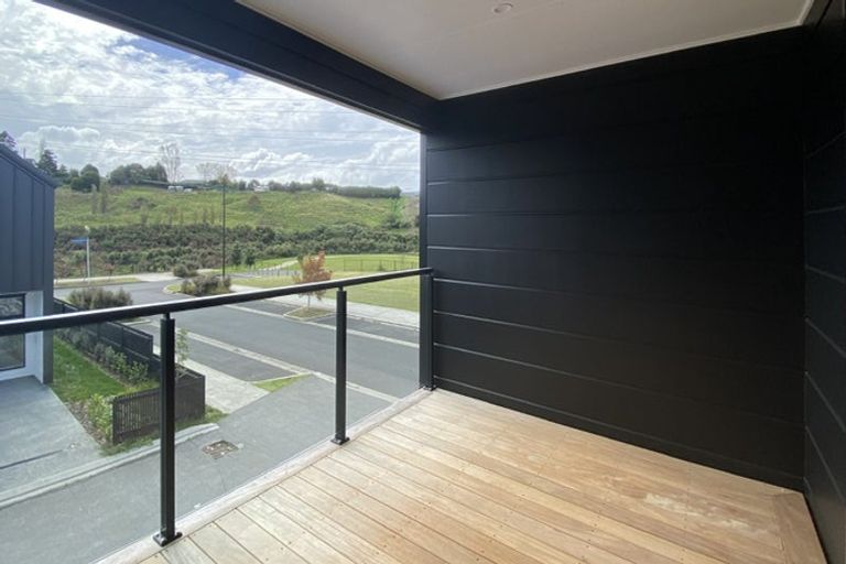 Photo of property in 93 Papatupu Way, Kumeu, 0810