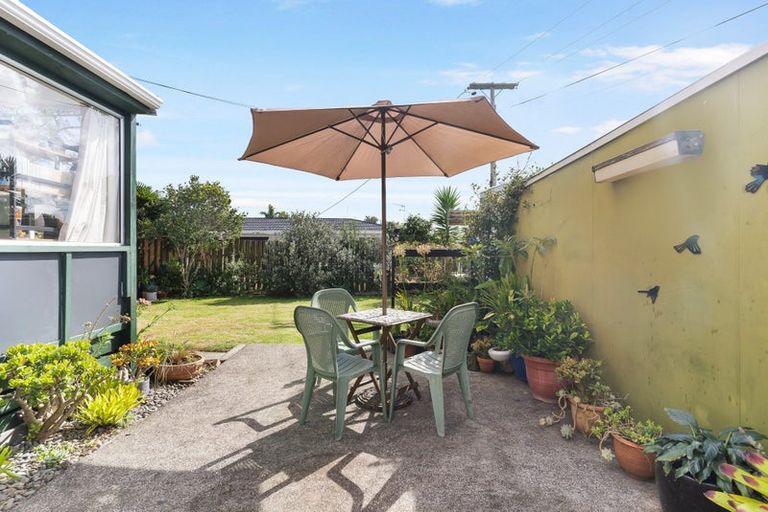 Photo of property in 2/2a Eskdale Road, Birkdale, Auckland, 0626