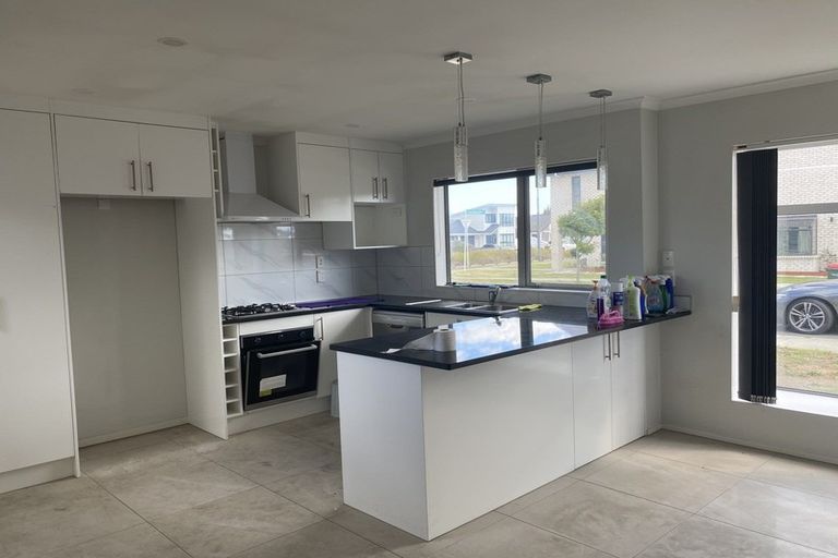 Photo of property in 13 Matata Drive, Takanini, 2112