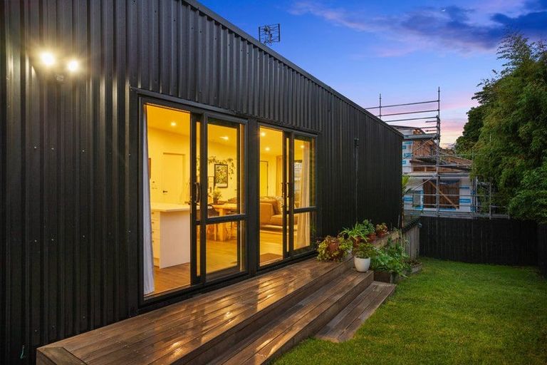 Photo of property in 26 Arataki Views Way, Glen Eden, Auckland, 0602