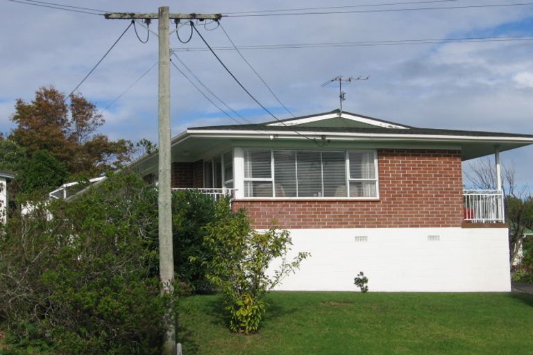 Photo of property in 12 Newington Road, Henderson, Auckland, 0612