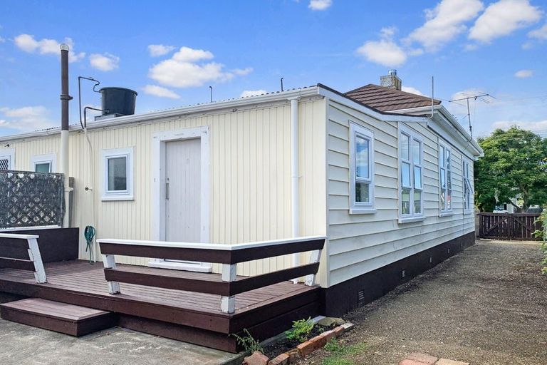 Photo of property in 17 Queens Road, Elgin, Gisborne, 4010