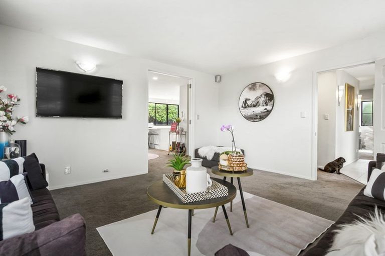 Photo of property in 4 Opal Close, Rosedale, Auckland, 0632