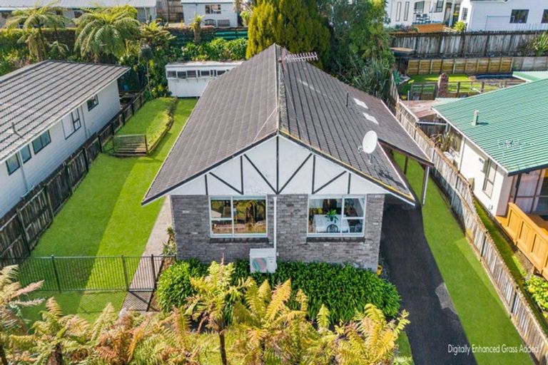 Photo of property in 102 Heta Road, Highlands Park, New Plymouth, 4312