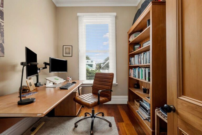 Photo of property in 33 Grove Road, Kelburn, Wellington, 6012