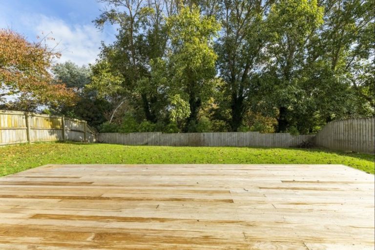 Photo of property in 5 Kathleen Reece Place, Waiuku, 2123