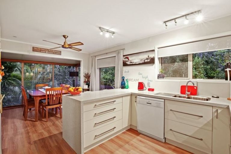 Photo of property in 83a Colwill Road, Massey, Auckland, 0614