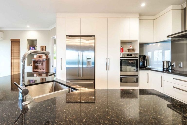 Photo of property in 14r Estates Terrace, Welcome Bay, Tauranga, 3175