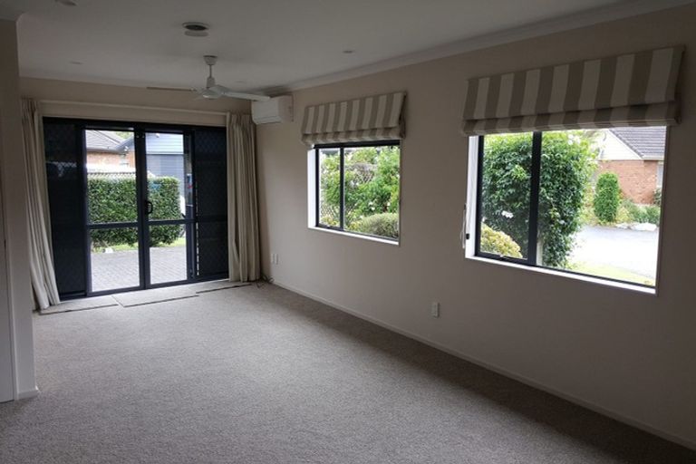 Photo of property in Waimanu Bay Village, 17/1 Piriti Drive, Te Atatu Peninsula, Auckland, 0610
