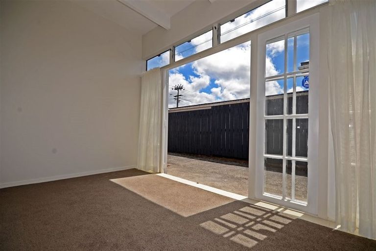 Photo of property in 2 Edwards Avenue, Henderson, Auckland, 0610