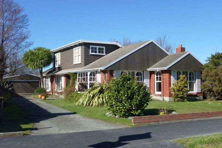 Photo of property in 12 Brookby Crescent, Avonhead, Christchurch, 8042