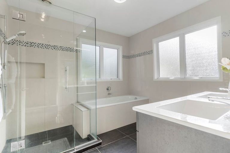 Photo of property in 52 Meadowvale Avenue, Forrest Hill, Auckland, 0620