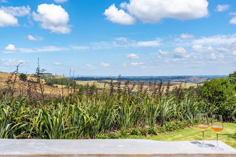 Photo of property in 236 Kiwitahi Road, Helensville, 0875