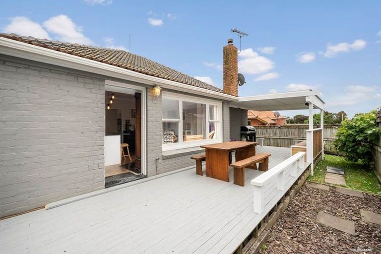 Photo of property in 22 Mellsop Avenue, Waiuku, 2123