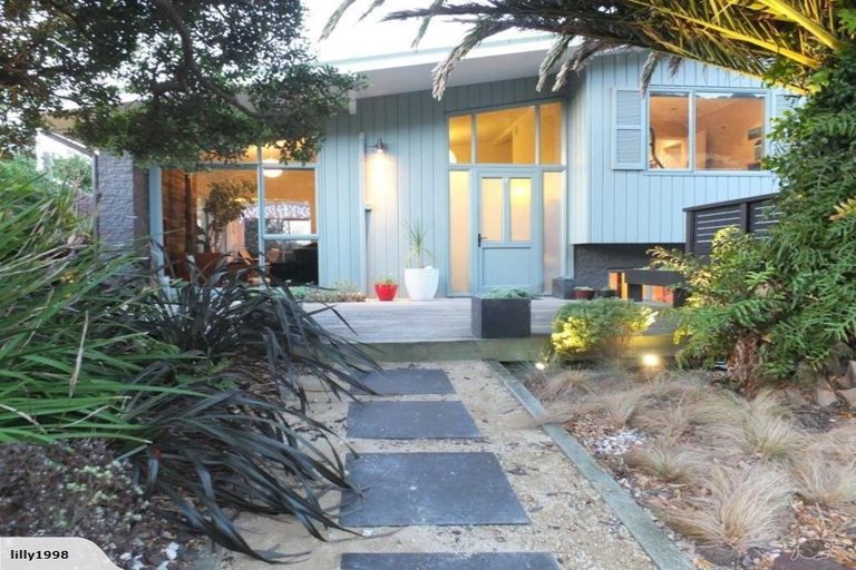 Photo of property in 11 Southern Cross Crescent, Island Bay, Wellington, 6023