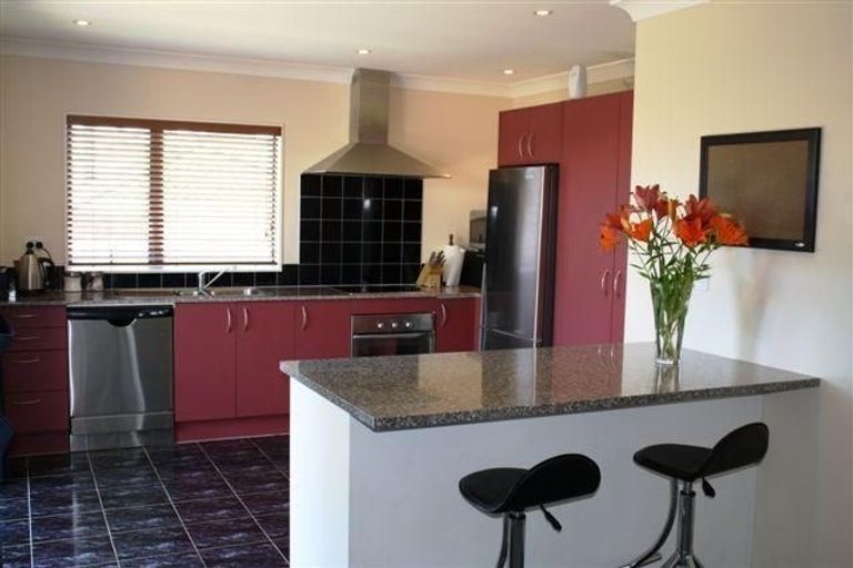 Photo of property in 21 Greig Place, Pukekohe, 2120