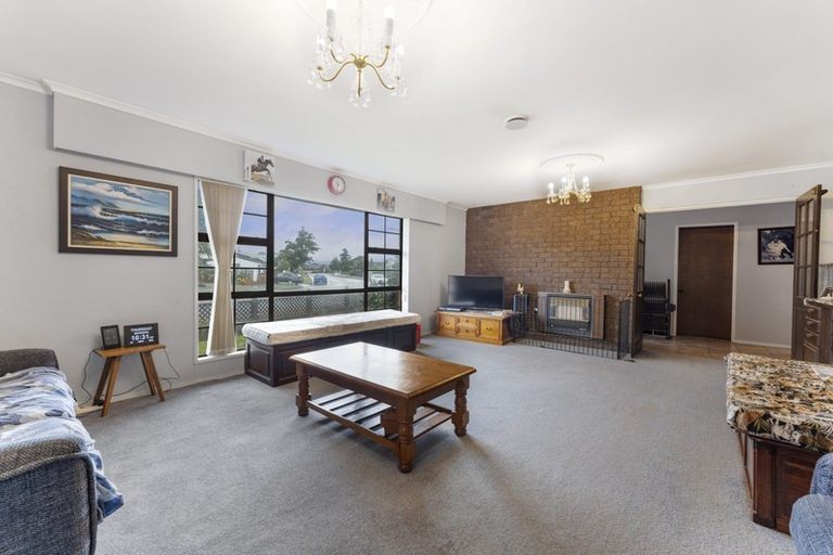 Photo of property in 14 Peter Hall Drive, Kelvin Grove, Palmerston North, 4414