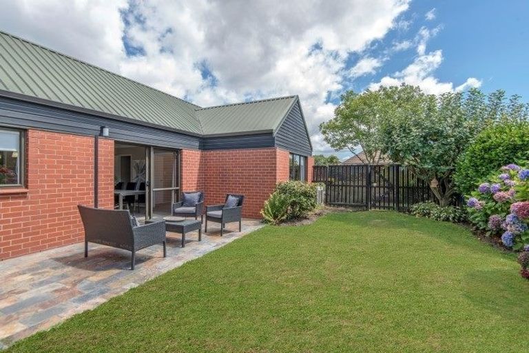 Photo of property in 4 Glenburn Place, Avonhead, Christchurch, 8042
