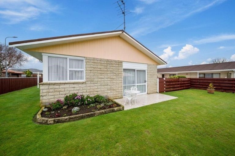 Photo of property in 12 Matai Place, Hawera, 4610