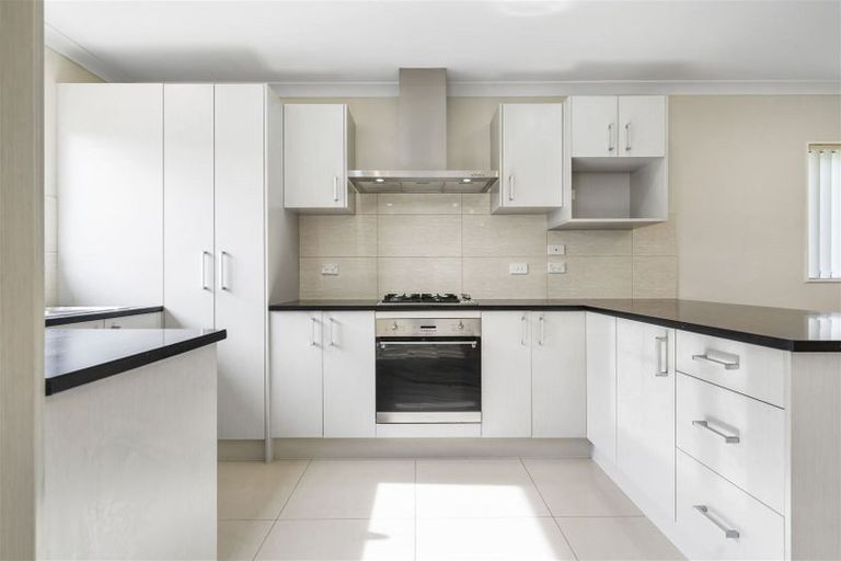 Photo of property in 6 Kirikiri Drive, Papakura, 2110