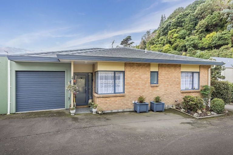 Photo of property in 5u8 Court Road, Tawa, Wellington, 5028