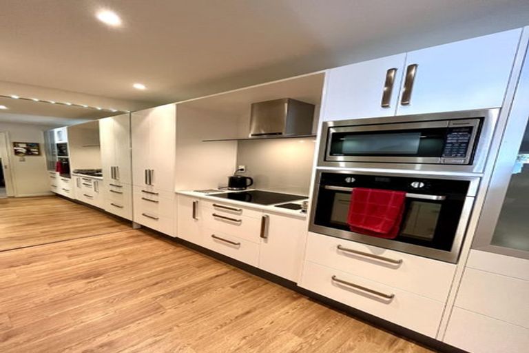Photo of property in Highwic, 32u2 Hobson Street, Thorndon, Wellington, 6011