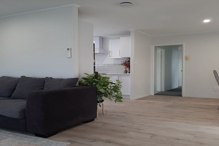 Photo of property in 34 Hassan Drive, Massey, Auckland, 0614