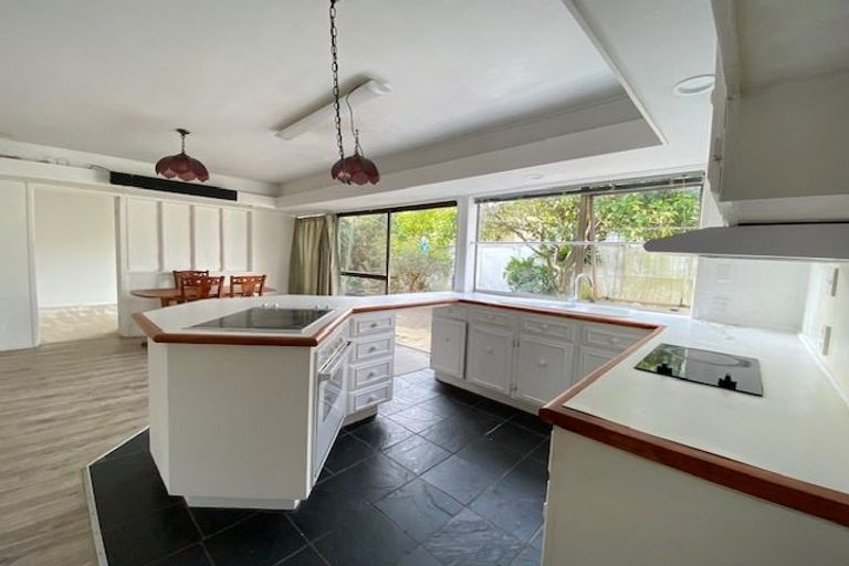 Photo of property in 1 Skilling Place, Farm Cove, Auckland, 2012