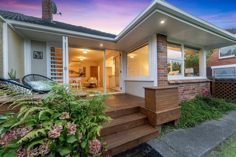 Photo of property in 1/5 Dudding Avenue, Northcote, Auckland, 0627