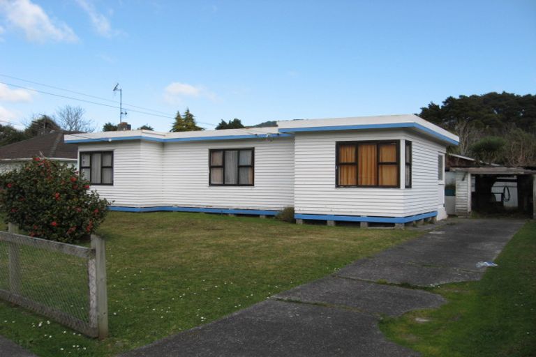 Photo of property in 29 Gibbs Crescent, Wainuiomata, Lower Hutt, 5014