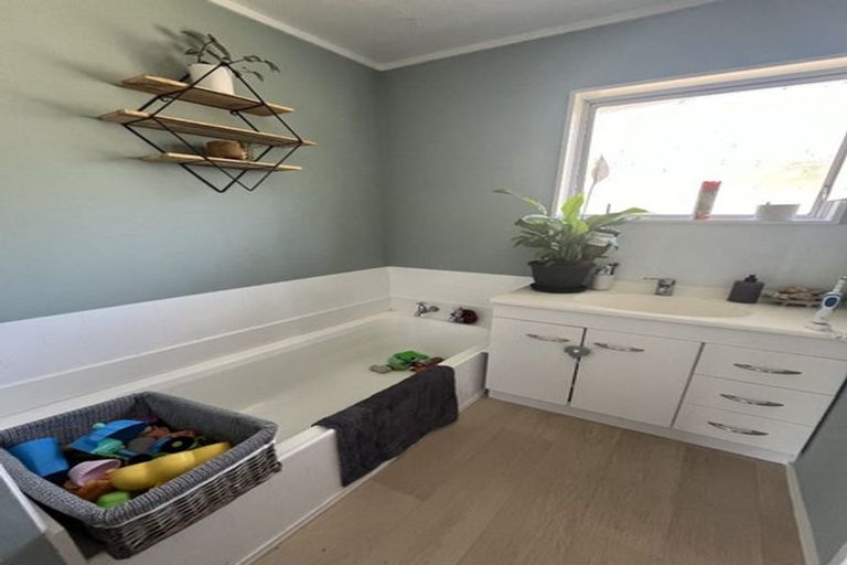 Photo of property in 86 Leeward Drive, Whitby, Porirua, 5024